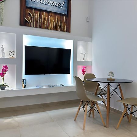 Η Ωραία Των Αθηνών Apartment Athens Exterior photo
